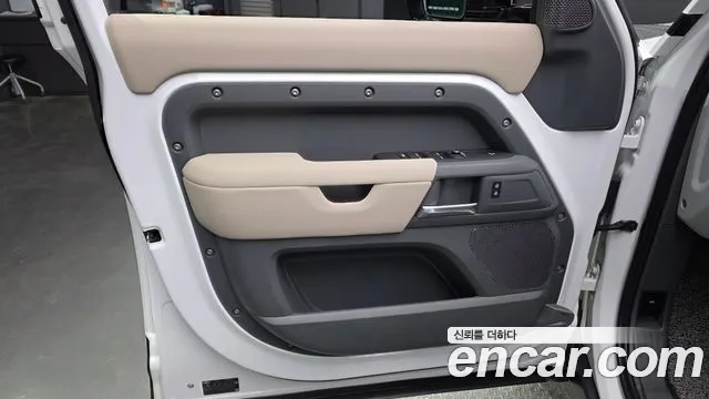 Land Rover Defender 2022 — фото 14