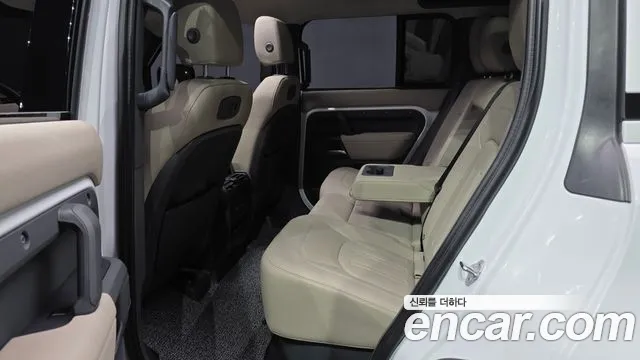 Land Rover Defender 2022 — фото 16