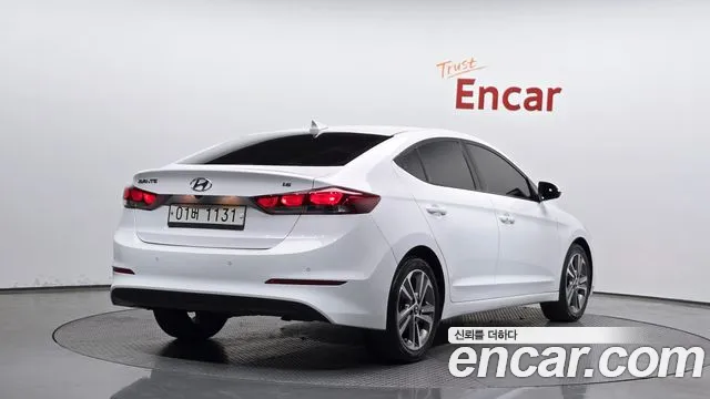 Hyundai AVANTE 2018 — фото 2
