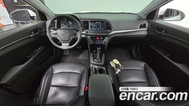 Hyundai AVANTE 2018 — фото 10