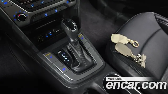 Hyundai AVANTE 2018 — фото 12
