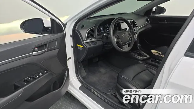Hyundai AVANTE 2018 — фото 13
