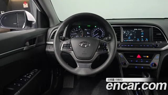 Hyundai AVANTE 2018 — фото 18