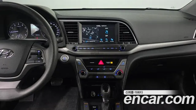 Hyundai AVANTE 2018 — фото 19