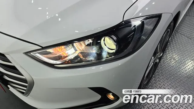 Hyundai AVANTE 2018 — фото 8