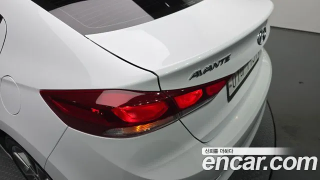Hyundai AVANTE 2018 — фото 9