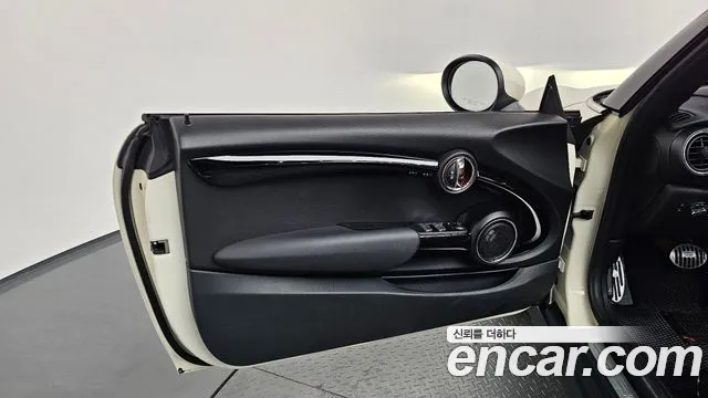 Mini Cooper Convertible 2019 — фото 14