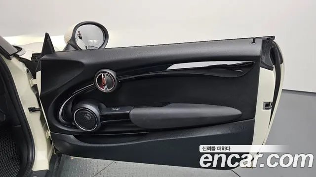 Mini Cooper Convertible 2019 — фото 15