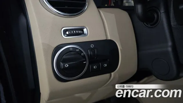 Land Rover Discovery 2016 — фото 20