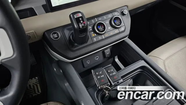 Land Rover Defender 2022 — фото 12