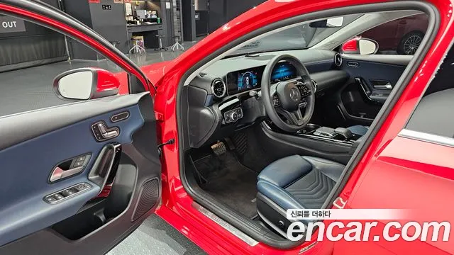 Mercedes-Benz A-Class 2019 — фото 13