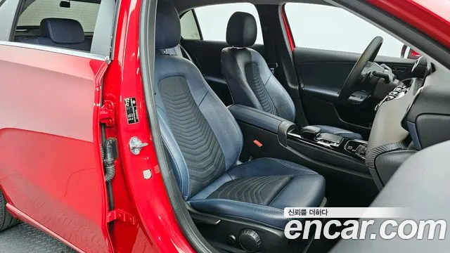 Mercedes-Benz A-Class 2019 — фото 17