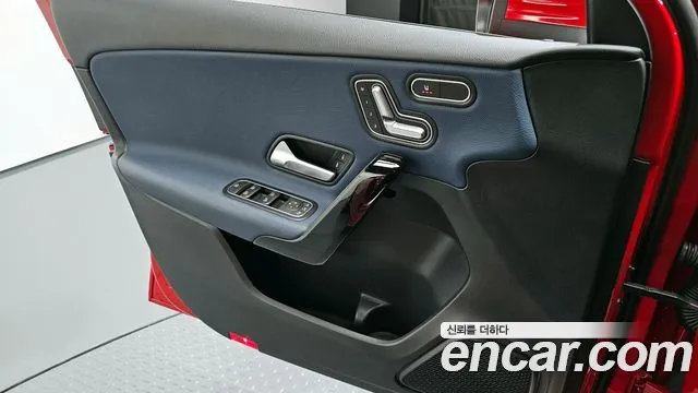 Mercedes-Benz A-Class 2019 — фото 14