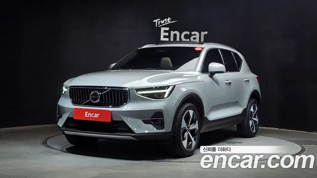 Volvo XC40 2024 — фото 1