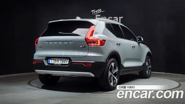 Volvo XC40 2024 — фото 2