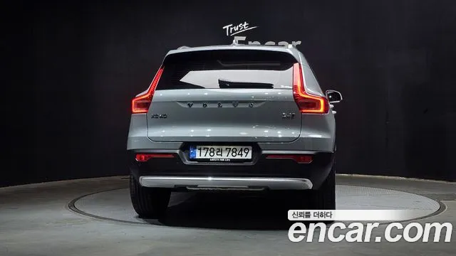 Volvo XC40 2024 — фото 4