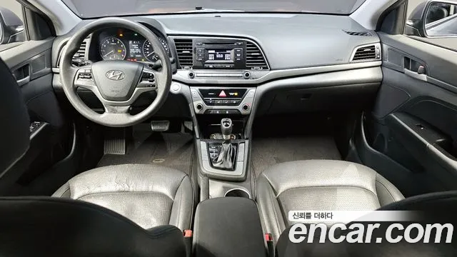 Hyundai AVANTE 2017 — фото 10