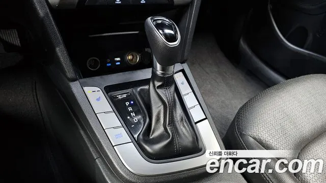 Hyundai AVANTE 2017 — фото 12