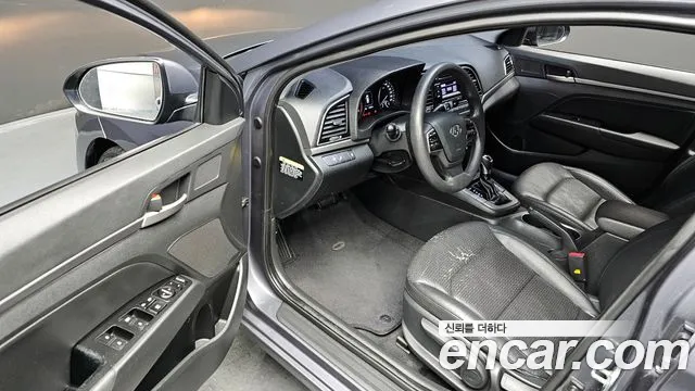 Hyundai AVANTE 2017 — фото 17