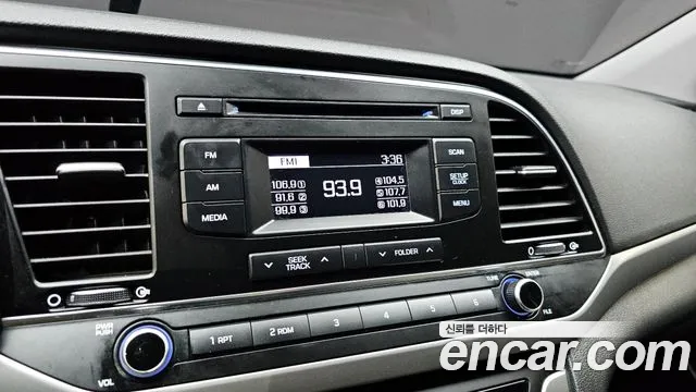 Hyundai AVANTE 2017 — фото 19