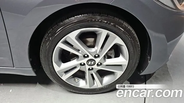 Hyundai AVANTE 2017 — фото 7