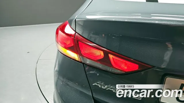 Hyundai AVANTE 2017 — фото 9