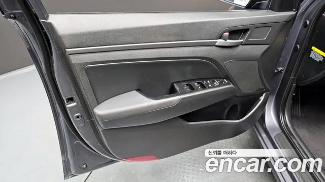 Hyundai AVANTE 2017 — фото 14