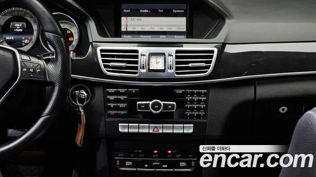 Mercedes-Benz E-Class 2015 — фото 13