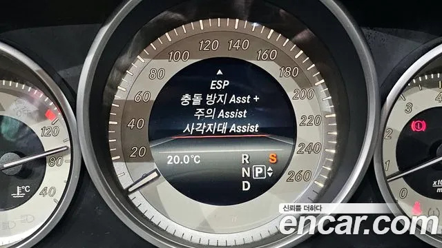 Mercedes-Benz E-Class 2015 — фото 16