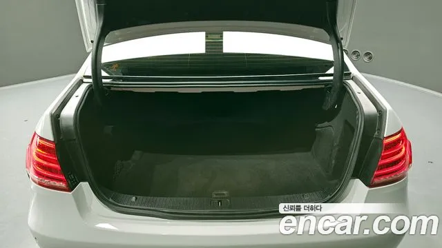Mercedes-Benz E-Class 2015 — фото 20