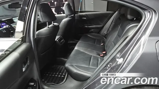 Honda Accord 2017 — фото 11