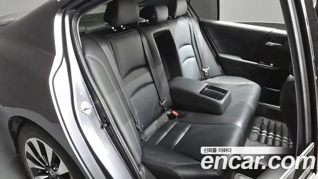 Honda Accord 2017 — фото 12