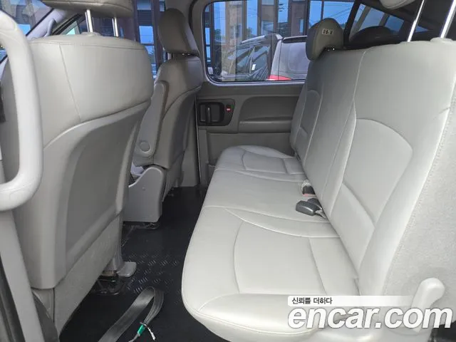 Hyundai Starex 2019 — фото 10