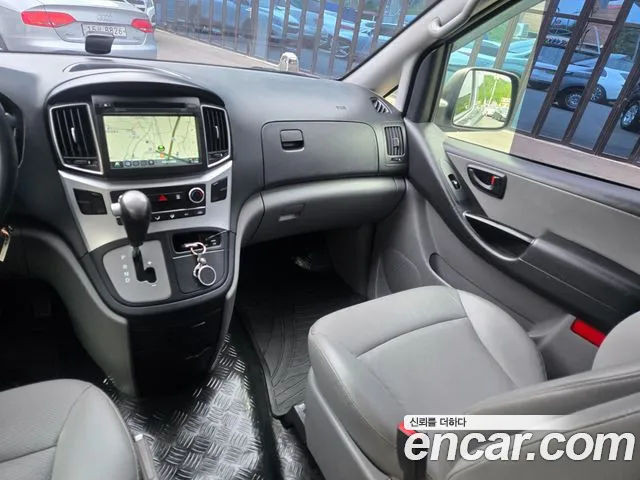 Hyundai Starex 2019 — фото 12