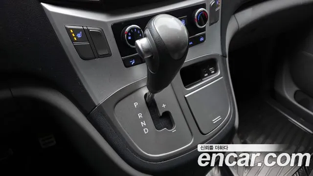 Hyundai Starex 2017 — фото 9