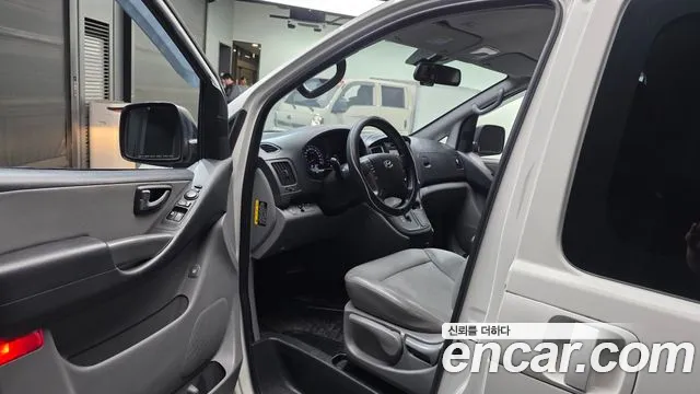 Hyundai Starex 2017 — фото 10