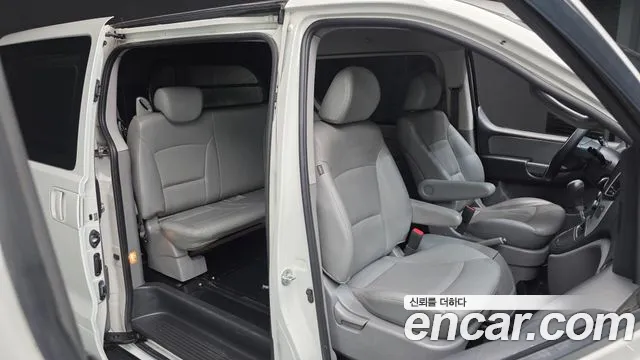 Hyundai Starex 2017 — фото 12