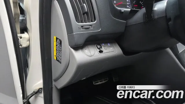 Hyundai Starex 2017 — фото 15