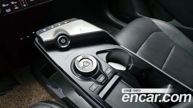 Kia EV6 2025 — фото 9