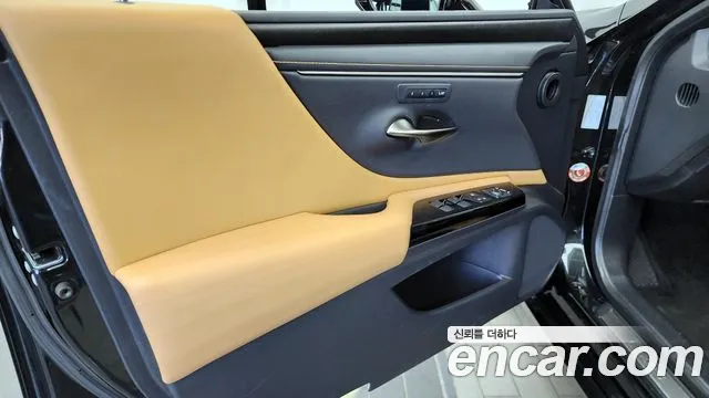 Lexus ES 2022 — фото 14