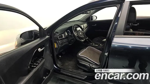 Kia Niro 2018 — фото 13