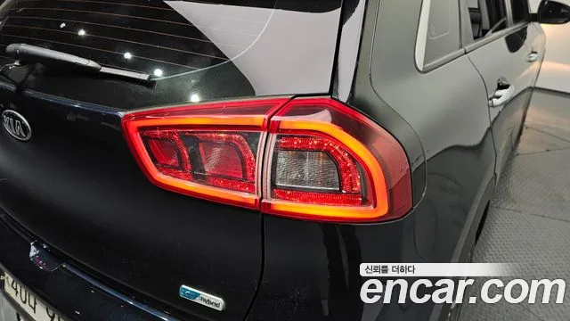 Kia Niro 2018 — фото 9