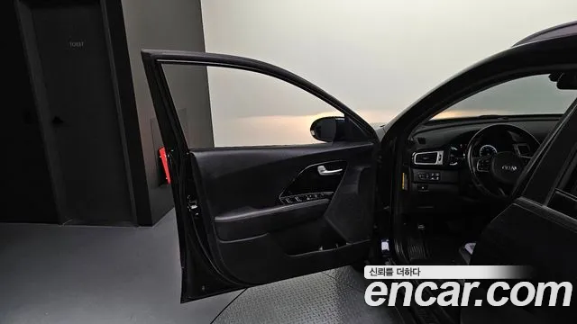 Kia Niro 2018 — фото 14