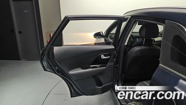 Kia Niro 2018 — фото 15