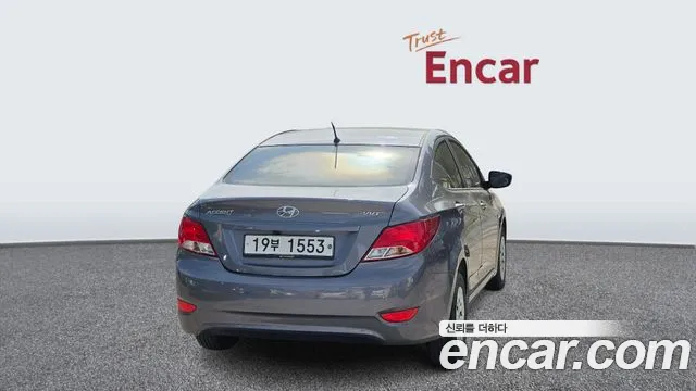 Hyundai Accent 2015 — фото 4