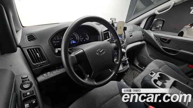 Hyundai Starex 2017 — фото 10