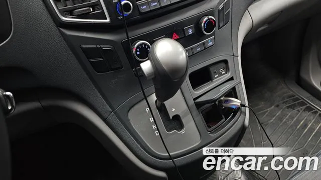Hyundai Starex 2017 — фото 12
