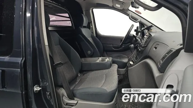 Hyundai Starex 2017 — фото 13