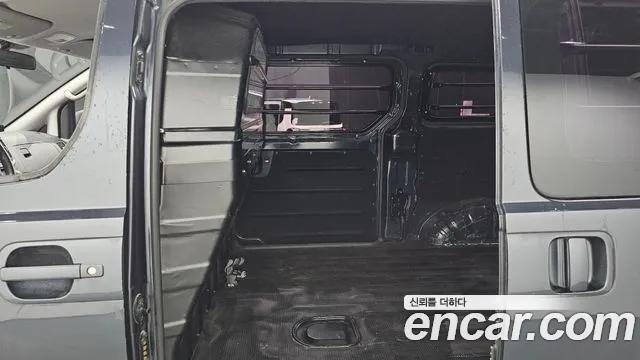 Hyundai Starex 2017 — фото 18