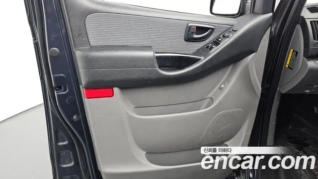 Hyundai Starex 2017 — фото 14